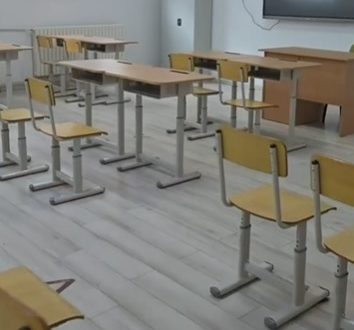 Targoviste: A inceput dotarea cu mobilier a salilor de clasa, a cabinetelor scolare si a laboratoarelor de stiinte din toate cele 31 de unitati scolare și prescolare din oras
