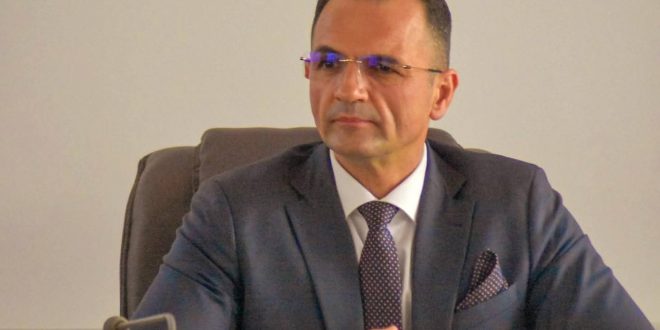 PRIMARUL DANIEL CRISTIAN STAN: „BATRAN, DAR NU SINGUR! AM SEMNAT CONTRACTUL DE FINANTARE EUROPEANĂ PENTRU ASISTENTA LA DOMICILIU”