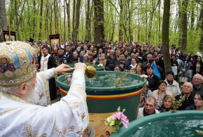 Praznicul Izvorului Tamaduirii la Manastirea Nucet: Chemare la pace si vindecare sufleteasca