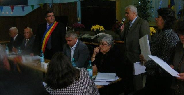 1 Mai, intre nostalgia arhivelor si rigoarea istoriei: De la defilarile de tip Phenian, la amintirile din Lucieni –  de Florenț Mocanu, Editor Gazeta Munteniei
