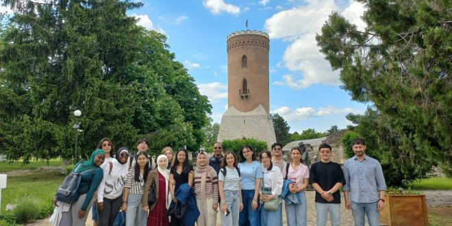 Ambasadori ai culturii: Studentii  straini de la Universitatea din Bucuresti au descoperit secretele istorice ale Targovistei