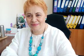 Marieta Rosu, directorul economic al Primariei Titu, la ceas aniversar: „Munca te tine tanar!”