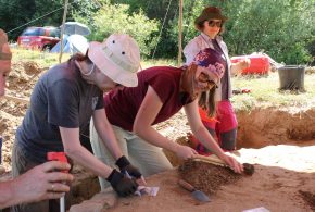 TARGOVISTE: CERCETARI ARHEOLOGICE LA POALELE CEAHLAULUI