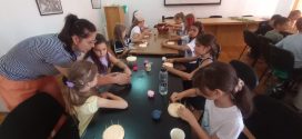 Succes rasunator pentru programul „Vacanta la muzeu” din Targoviste: Copii fascinati de atelierele interactive si mesteșugurile traditionale