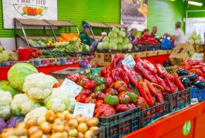 Dambovita, Titu: Piata 1 Mai parte din viata orasului si reprezinta un loc important pentru producatorii si comerciantii locali
