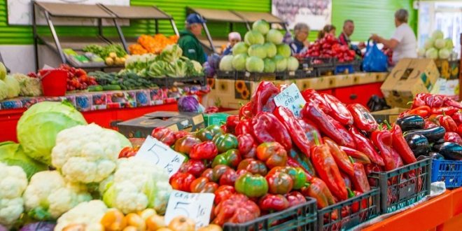 Dambovita, Titu: Piata 1 Mai parte din viata orasului si reprezinta un loc important pentru producatorii si comerciantii locali