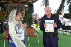 Din suflet pentru satul romanesc: Am primit cu profunda emotie Diploma de Excelenta pe scena Festivalului „Ravasitul Oilor” de la Runcu